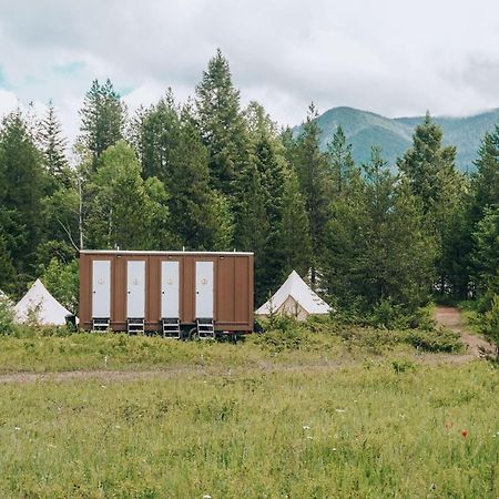 Wander Camp Glacier Otel Coram Dış mekan fotoğraf