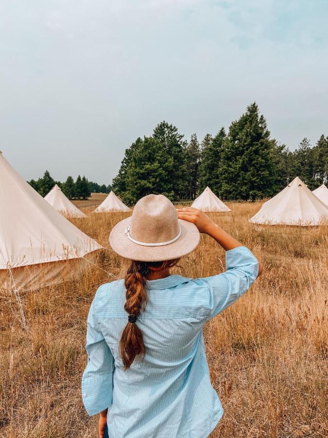 Wander Camp Glacier Otel Coram Dış mekan fotoğraf